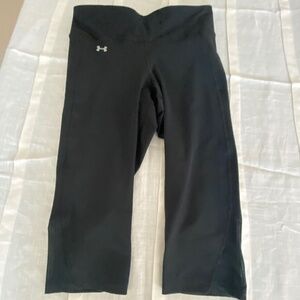 Under Armour Black Leggings, Capri, Black, Size Large